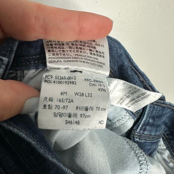 Levi's Women's Dark Wash 515 Boot Cut Jeans with Button Flap Back Pockets Size 6 - Picture 6 of 7